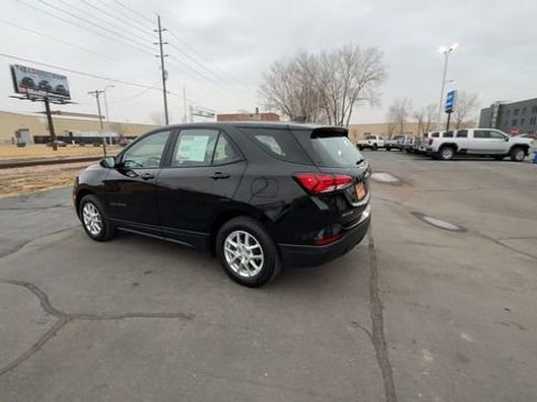 Used 2022 Chevrolet Equinox LS image 6