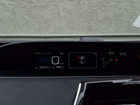 Certified 2018 Toyota Prius Three Touring image 12