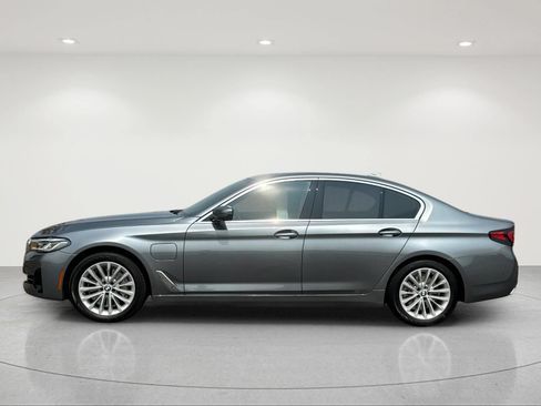 Used 2021 BMW 530e xDrive w/ Premium Package AWD/4WD image 3