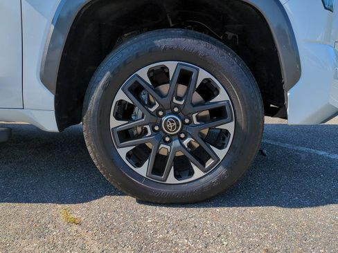 Used 2024 Toyota Tundra Limited AWD/4WD image 11