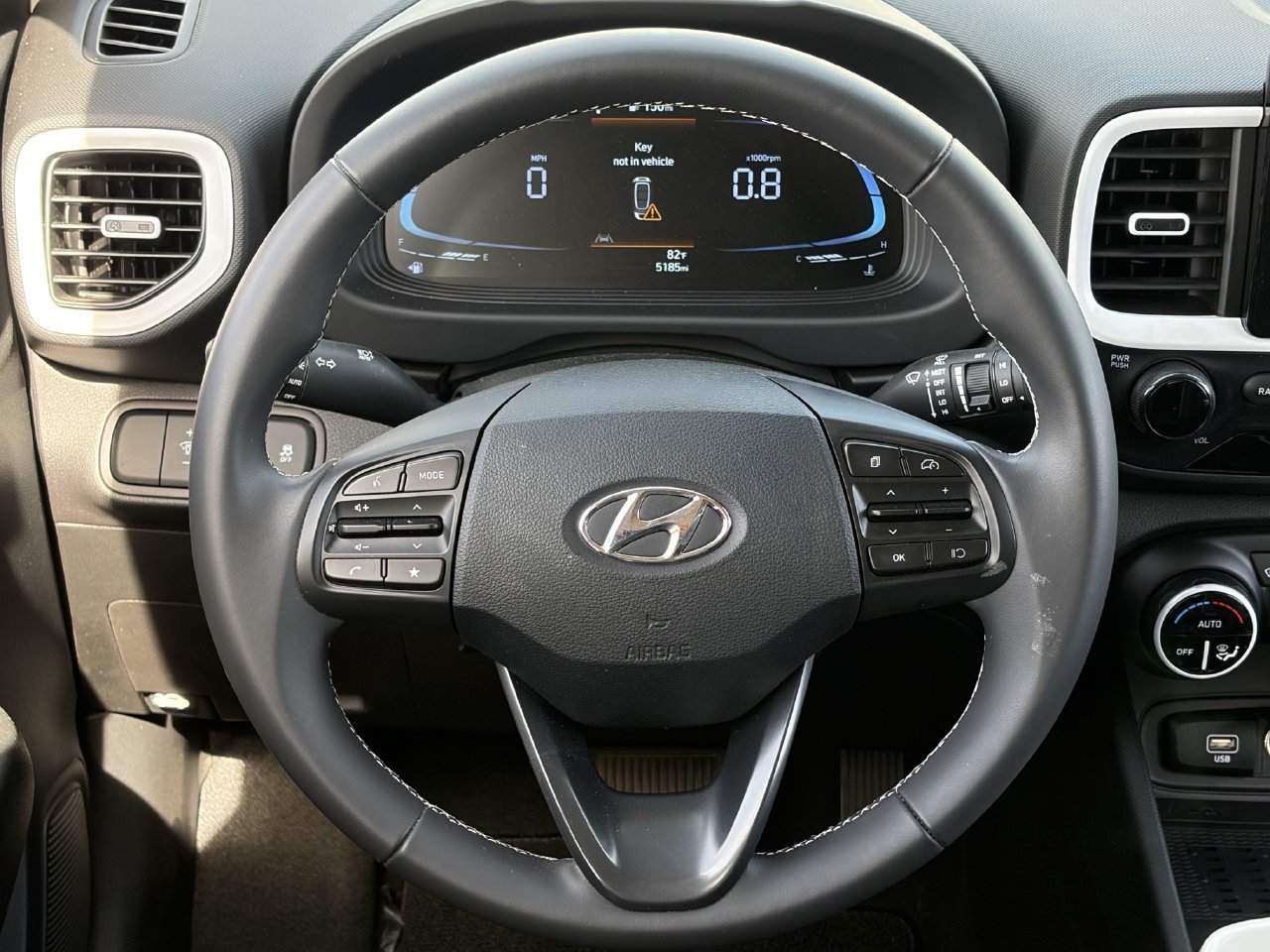 Used 2025 Hyundai Venue Limited FWD image 24
