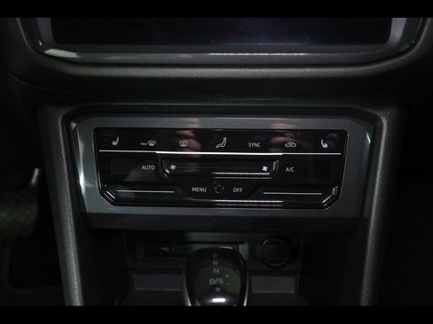 Used 2023 Volkswagen Tiguan SE w/ Panoramic Sunroof Package FWD image 15