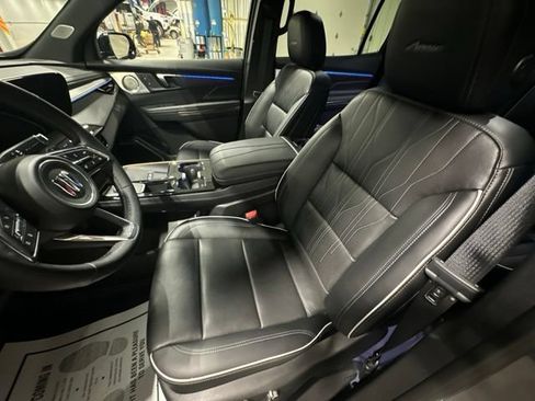 Used 2026 Buick Enclave Avenir w/ LPO, Floor Liner Package AWD/4WD image 29