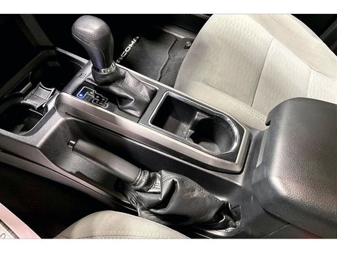 Used 2017 Toyota Tacoma SR5 w/ Tow Package AWD/4WD image 19