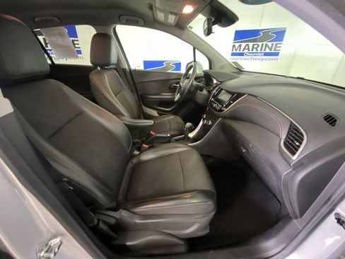 Certified 2022 Chevrolet Trax LT w/ Driver Confidence Package image 32