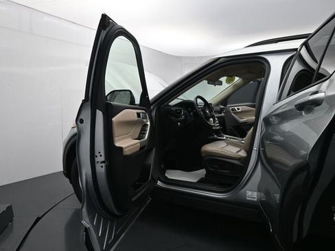Certified 2022 Ford Explorer XLT w/ Equipment Group 202A AWD/4WD image 17