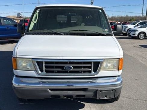 Used 2004 Ford E-350 and Econoline 350 Super Duty Wagon image 3