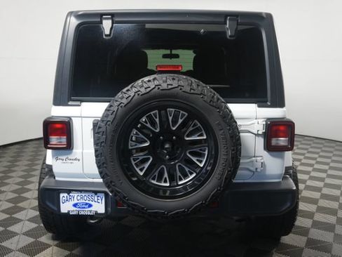 Used 2020 Jeep Wrangler Unlimited Sahara AWD/4WD image 4