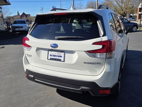 Used 2020 Subaru Forester Premium image 9