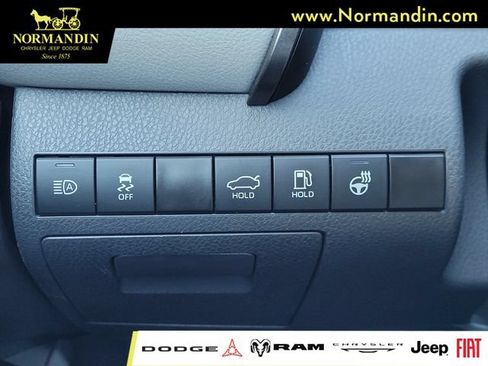 Used 2024 Toyota Camry SE w/ Cold Weather Package AWD/4WD image 13