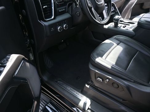 Used 2023 GMC Sierra 1500 Denali w/ Technology Package AWD/4WD image 7