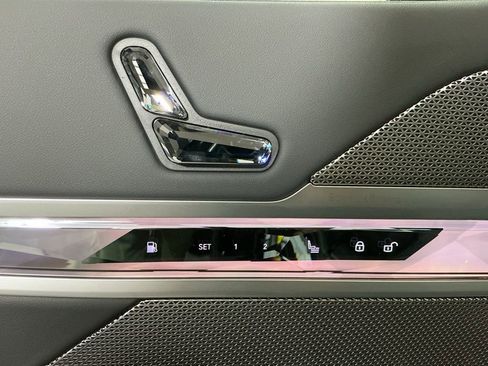 New 2026 BMW 750e xDrive w/ Premium Package image 16