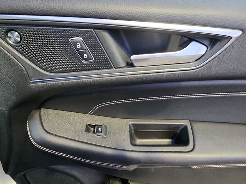 Certified 2022 Ford Edge Titanium image 36