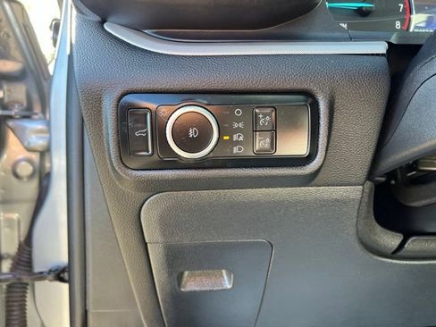 Used 2024 Ford Explorer XLT w/ Equipment Group 202A AWD/4WD image 26