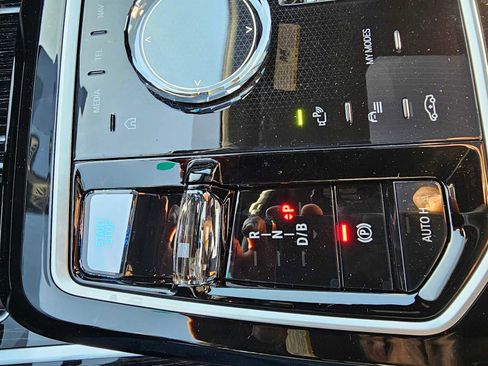 Used 2024 BMW i7 xDrive60 image 34