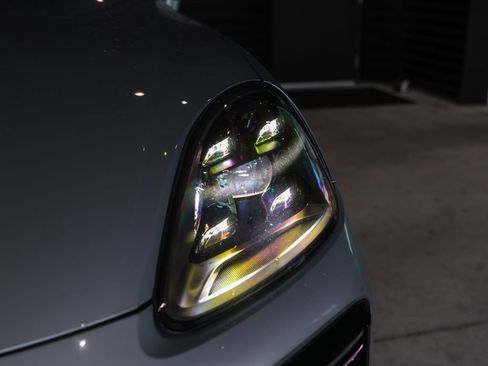 Certified 2022 Porsche Cayenne Turbo AWD/4WD image 11