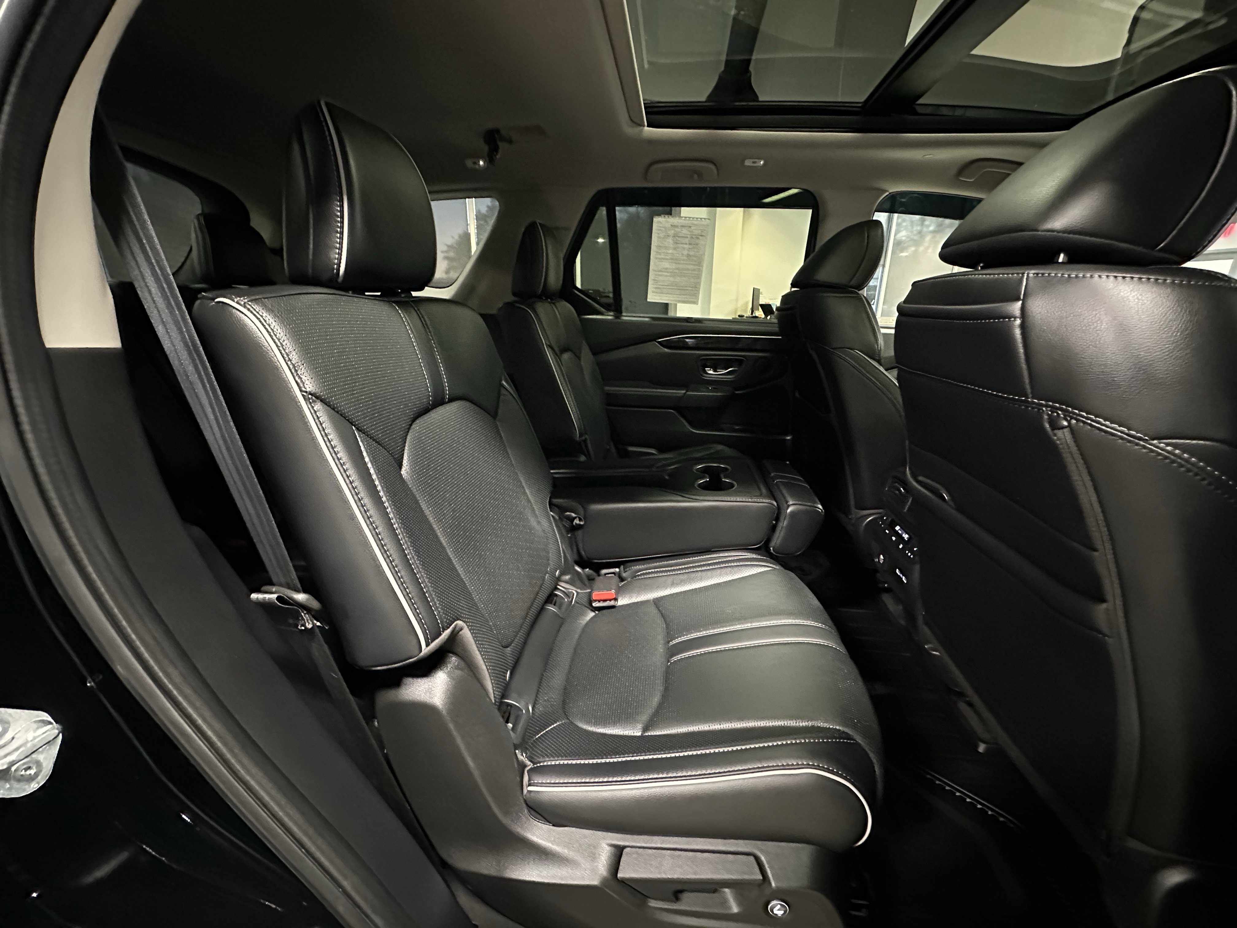 Used 2023 Honda Pilot Elite image 30