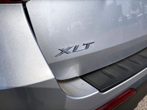 Used 2021 Ford Explorer XLT image 30