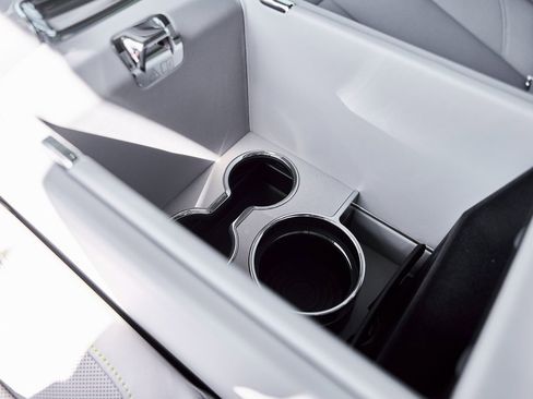 Used 2024 Rolls-Royce Cullinan image 64