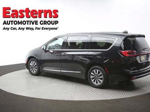 Used 2023 Chrysler Pacifica Limited FWD image 67