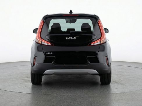 Used 2025 Kia Soul LX w/ LX Technology Package FWD image 7