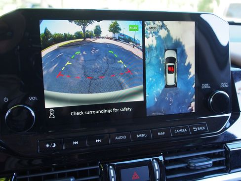 Used 2025 Nissan Pathfinder Platinum FWD image 34