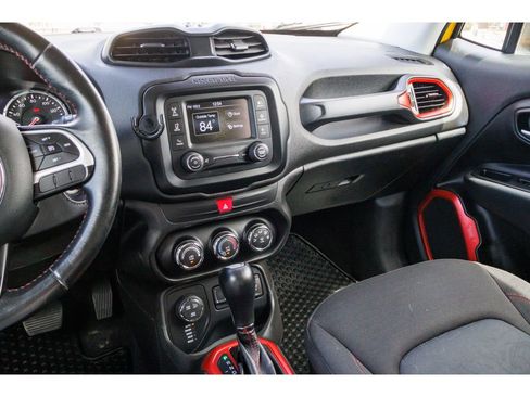 Used 2016 Jeep Renegade Trailhawk AWD/4WD image 23