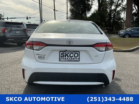 Used 2021 Toyota Corolla LE image 4