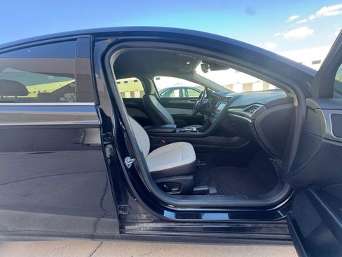Used 2019 Ford Fusion SE w/ Equipment Group 151A FWD image 10