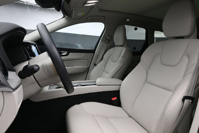 Used 2024 Volvo XC60 B5 Plus w/ Protection Package Premier AWD/4WD image 10