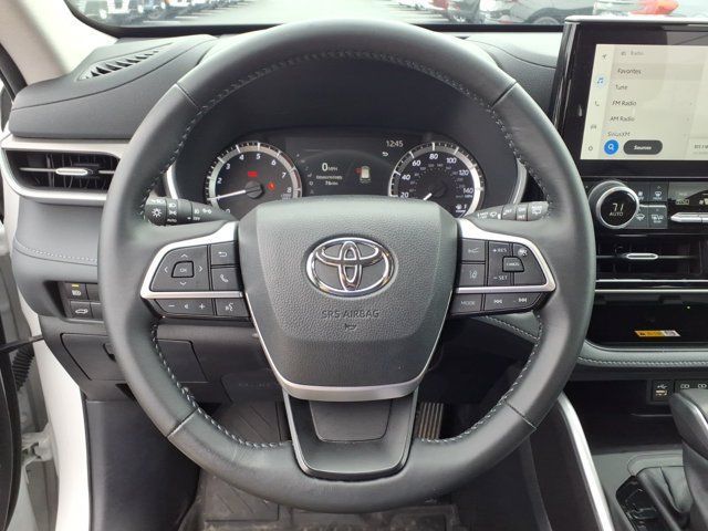 Used 2024 Toyota Highlander XLE AWD/4WD image 20
