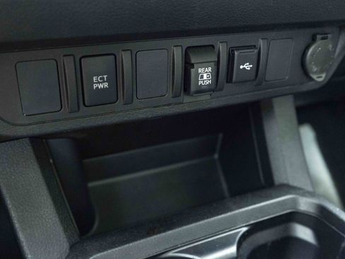 Used 2023 Toyota Tacoma SR5 RWD image 33