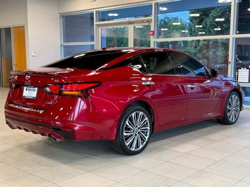 Used 2023 Nissan Altima 2.5 SL AWD/4WD image 11