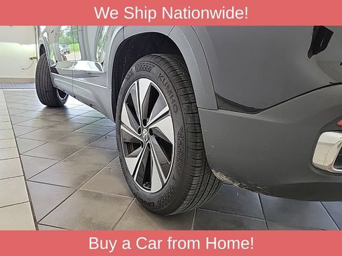 Used 2025 Volkswagen Taos SE AWD/4WD image 15