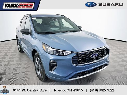 Used 2023 Ford Escape ST-Line w/ Tech Pack #1 AWD/4WD image 1