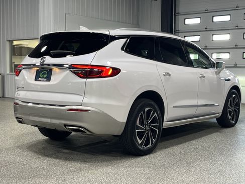 Certified 2020 Buick Enclave Premium w/ Sun and Sites Package AWD/4WD image 4