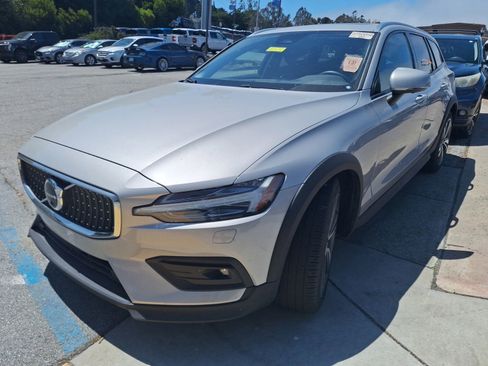 Used 2025 Volvo V60 B5 Cross Country Plus AWD/4WD image 3
