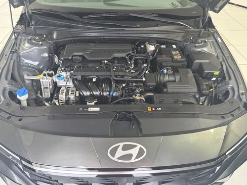 Certified 2025 Hyundai Elantra SEL FWD image 30