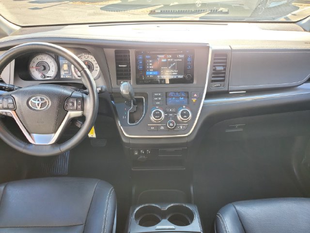 Used 2015 Toyota Sienna SE FWD image 13