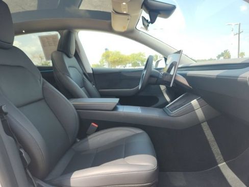 Used 2026 Tesla Model Y Long Range AWD/4WD image 17