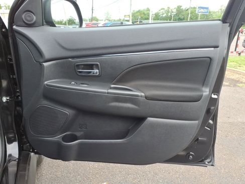 Used 2025 Mitsubishi Outlander Sport LE AWD/4WD image 29