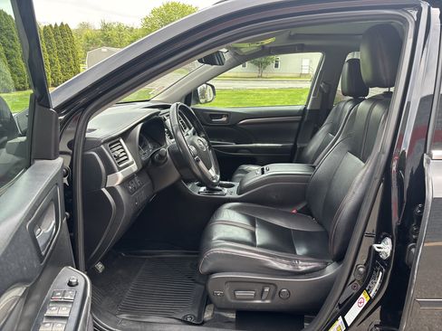 Used 2019 Toyota Highlander SE AWD/4WD image 9