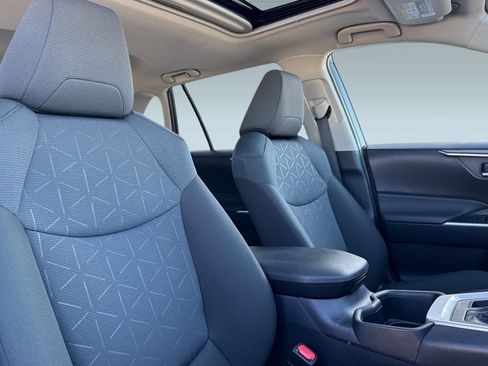 Used 2025 Toyota RAV4 XLE w/ Convenience Package image 31