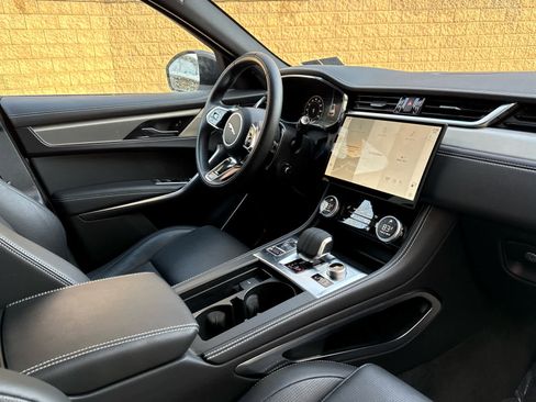 Certified 2025 Jaguar F-PACE R-Dynamic S image 8
