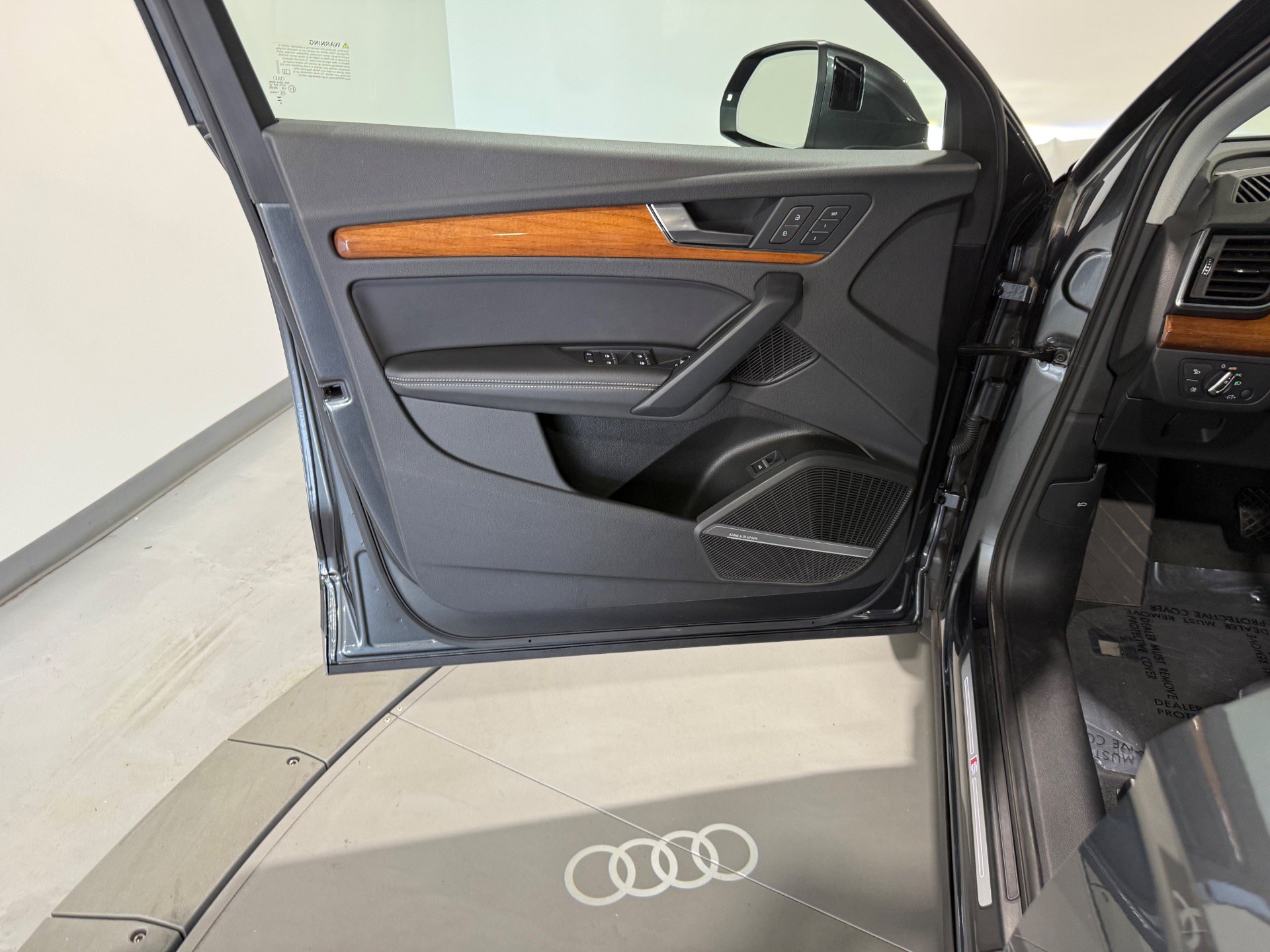 Used 2023 Audi Q5 2.0T Premium Plus w/ Premium Plus Package AWD/4WD image 23