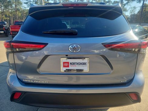 Certified 2023 Toyota Highlander XLE image 4