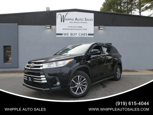 Used 2019 Toyota Highlander XLE image 1