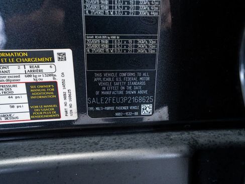 Used 2023 Land Rover Defender 130 X-Dynamic SE image 62