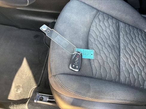 Used 2019 Chevrolet Equinox LT FWD image 17