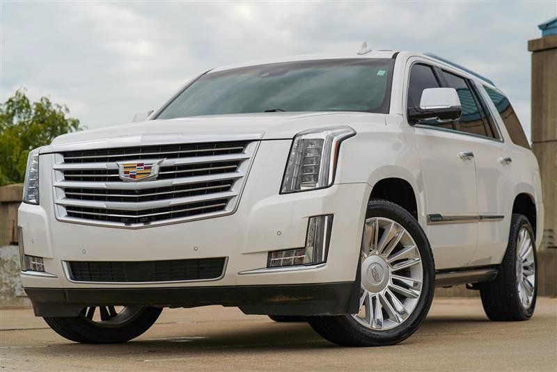 Used 2016 Cadillac Escalade Platinum AWD/4WD image 2